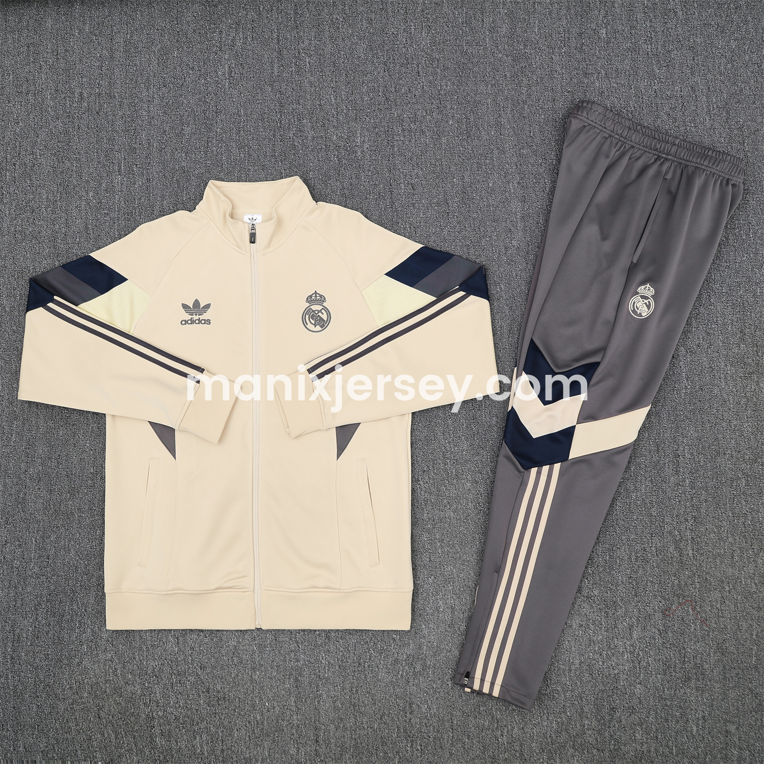 Real Madrid 25-26 Throwback Jacket Training Tracksuit - Off-white Jackets & Grey Pants - ManixJersey